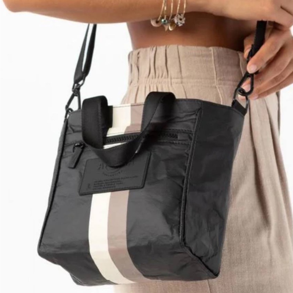 EUC Aloha Collection Zip Top Cross Body Bag - Picture 3 of 6